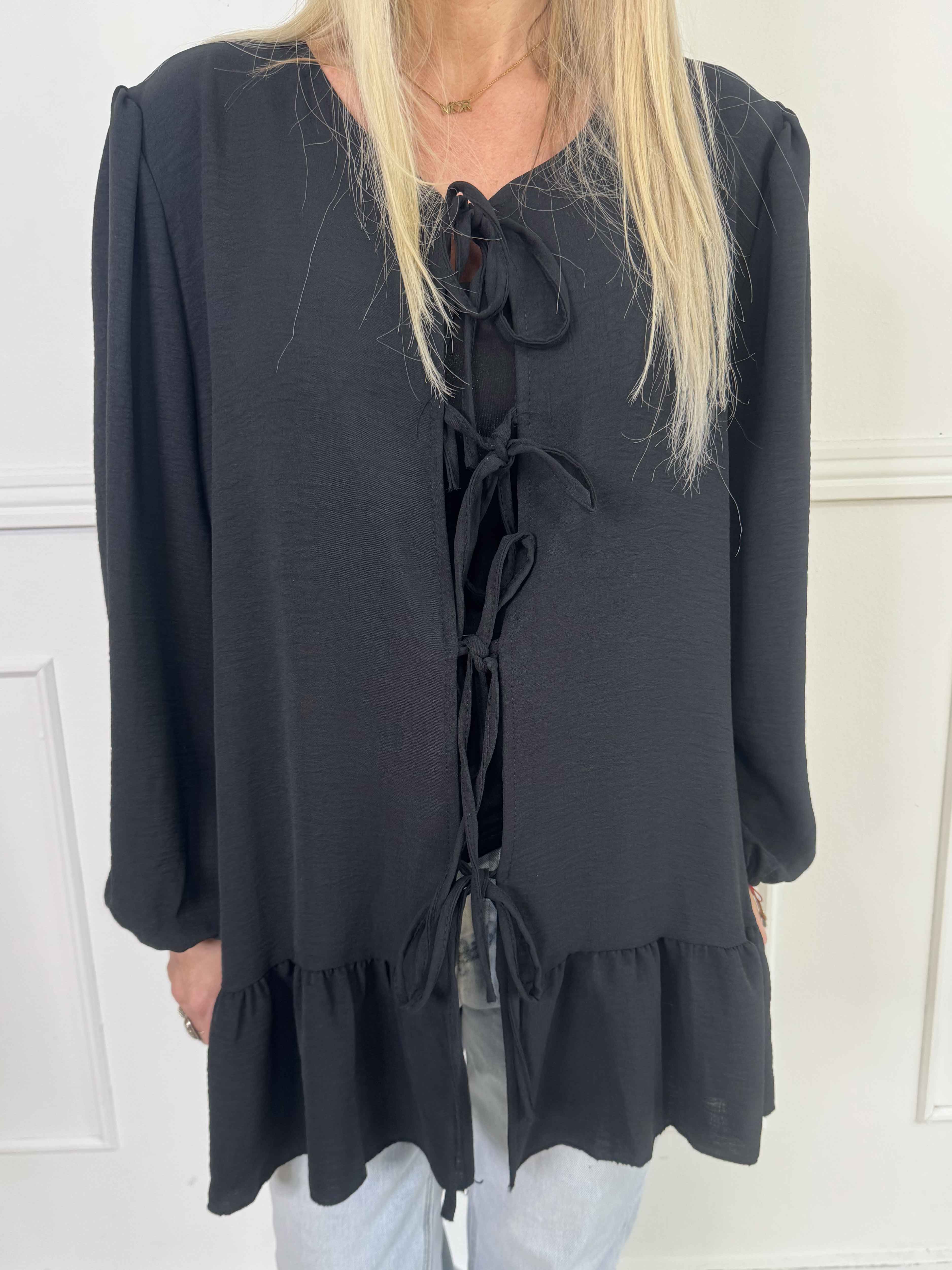 Leslie - Sød tunika i viskose med fine sløjfer foran